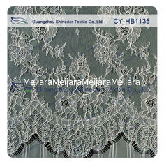 Китай Меньшяя мантия шнурка Chantilly цветка гипюра Bridal, Scalloped уравновешивание шнурка поставщик